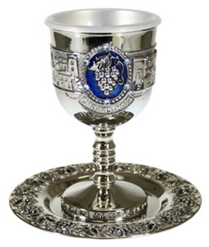 תמונה של גביע קידוש ותחתית מניקל משובץ "ירושלים העתיקה וגפן"