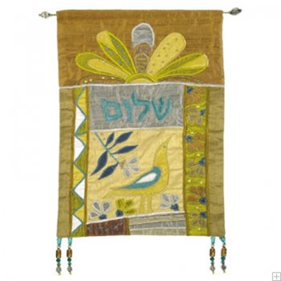 תמונה של קישוט קיר ממשי רקום "שלום" (זהב - עברית) - יאיר עמנואל