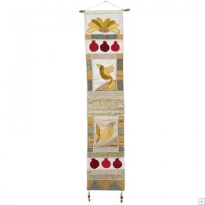 תמונה של קישוט קיר ארוך ממשי רקום "ציפורים" (זהב - עברית) - יאיר עמנואל