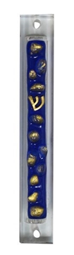 תמונה של בית מזוזה מזכוכית בעבודת יד כחול עם נקודות זהב