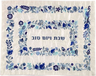 תמונה של כיסוי חלה ממשי עם ריקמה "ציפורים ופרחים" (כחול) - יאיר עמנואל 