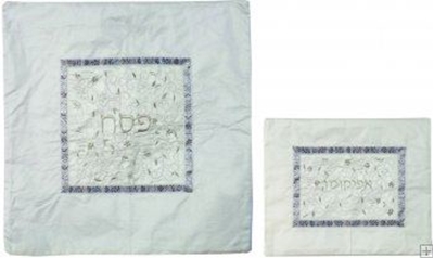 תמונה של סט כיסוי מצה ואפיקומן ממשי רקום "רימונים וגפנים" (לבן) - יאיר עמנואל