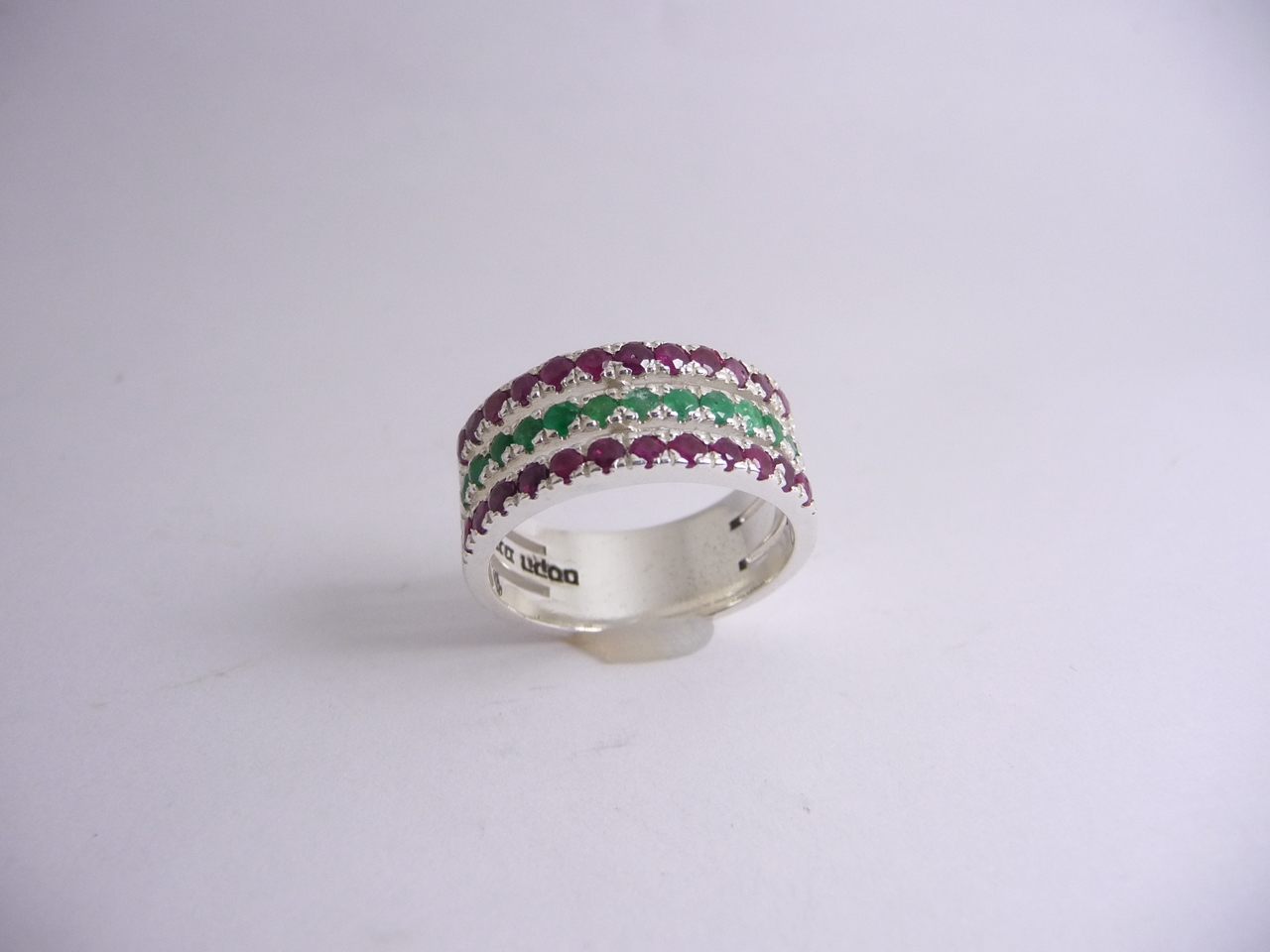 טבעת כסף 3 שורות משובצת רובי ואמרלד| 🔯 | חנות יודאיקה, מתנות יהודיות,  אמנות יהודית 🔯